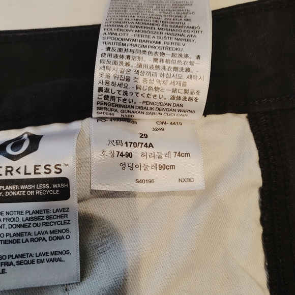 Levi Strauss and Co cargo shorts 29" waist - Picture 3 of 4